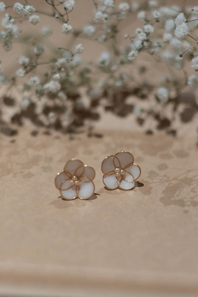 Maj korvakorut kulta(useita v&auml;rej&auml;)