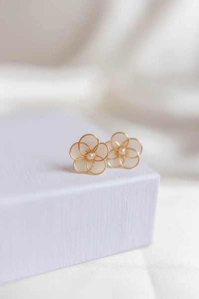 Viola nappi  korvakorut kulta (useita s&auml;vyj&auml;)