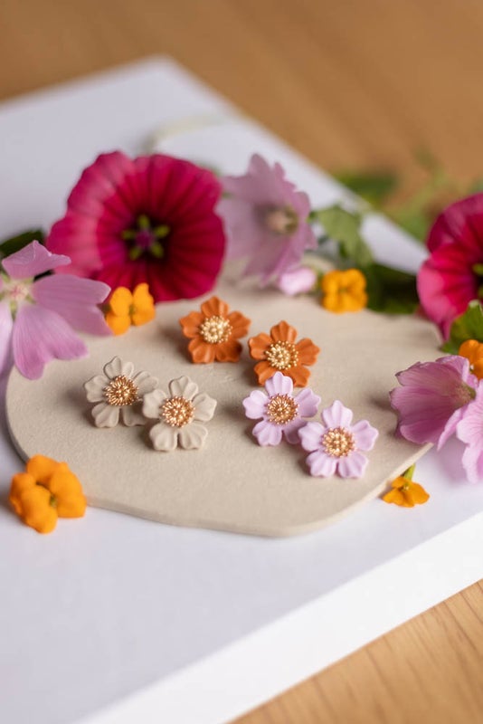 Aino korvakorut kulta (useita s&auml;vyj&auml;)