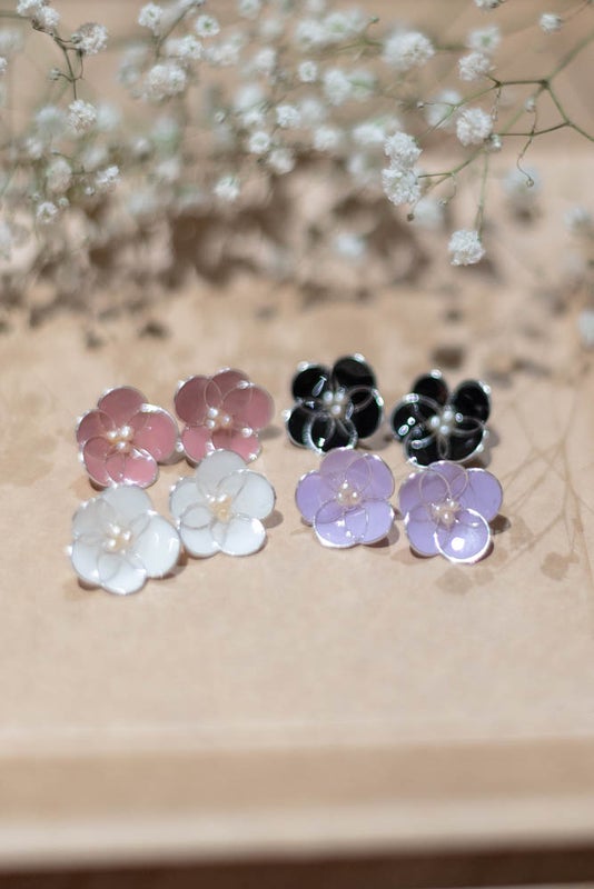 Maj korvakorut ter&auml;s (useita v&auml;rej&auml;)